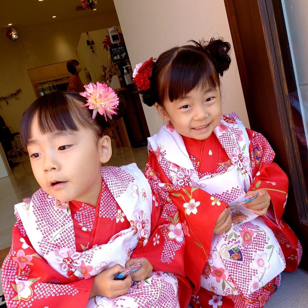 七五三 の季節ですね先日と、今日のお客様三歳の双子ちゃん️可愛いね ...